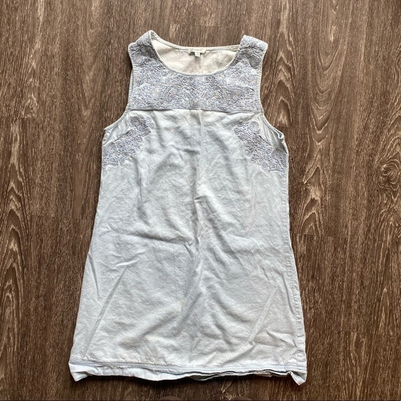 Light blue chambray embroidered sleeveless dress. Medium - Picture 2 of 12